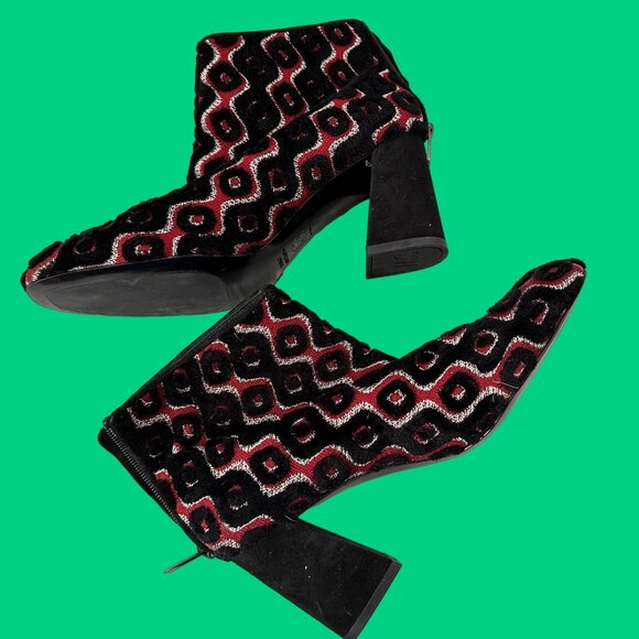 Stuart Weitzman 9.5 Brocade black and red angle boot zip up - Picture 1 of 8